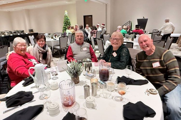 Volunteer Holiday Dinner 2024